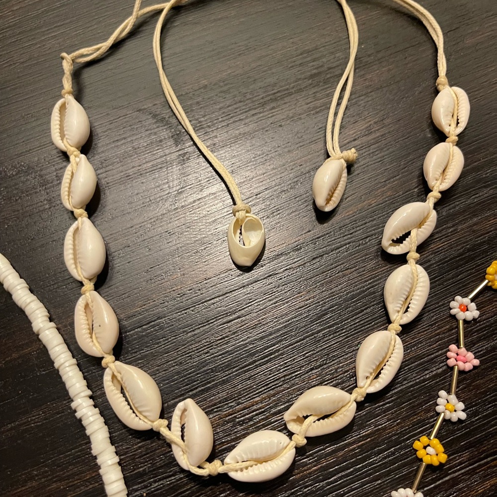 Shell and Bead Necklace Set - Picture 3 of 8